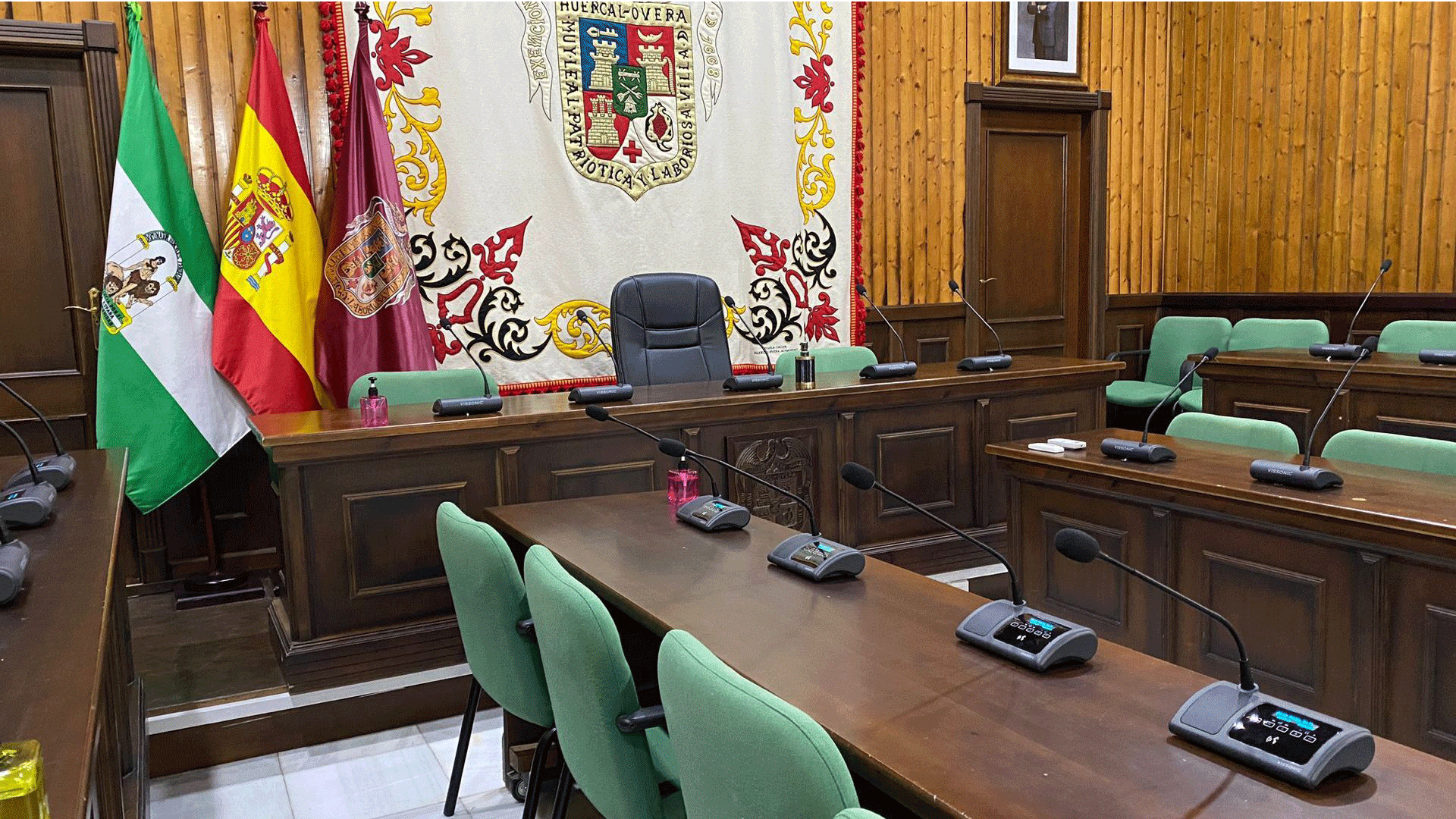 5G wireless voting conference system apply in Town hall Huer(图1)