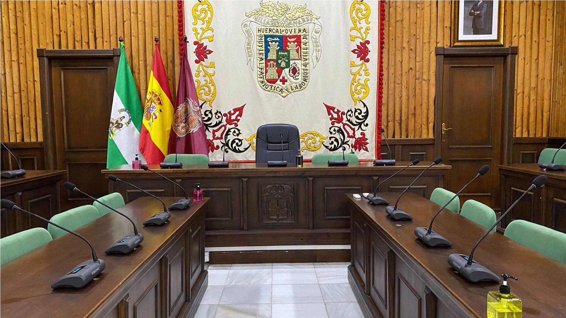 5G wireless voting conference system apply in Town hall Huer(图4)