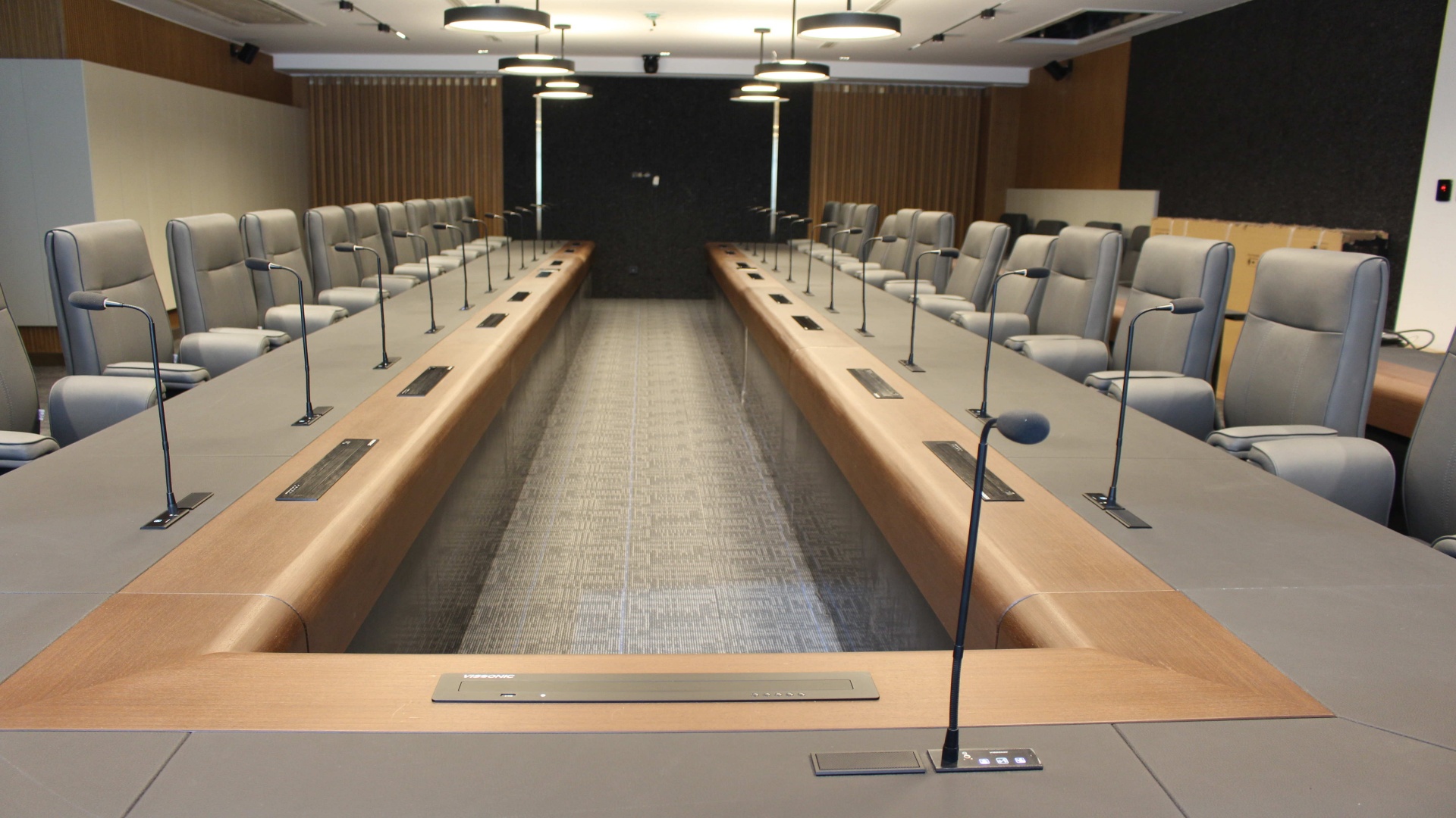 VISSONIC Ultra-thin HD Lifting Screen and Advanced Conference Equipment Elevate Oil Company Office