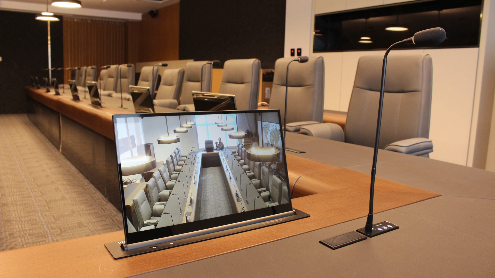 VISSONIC Ultra-thin HD Lifting Screen and Advanced Conference Equipment Elevate Oil Company Office